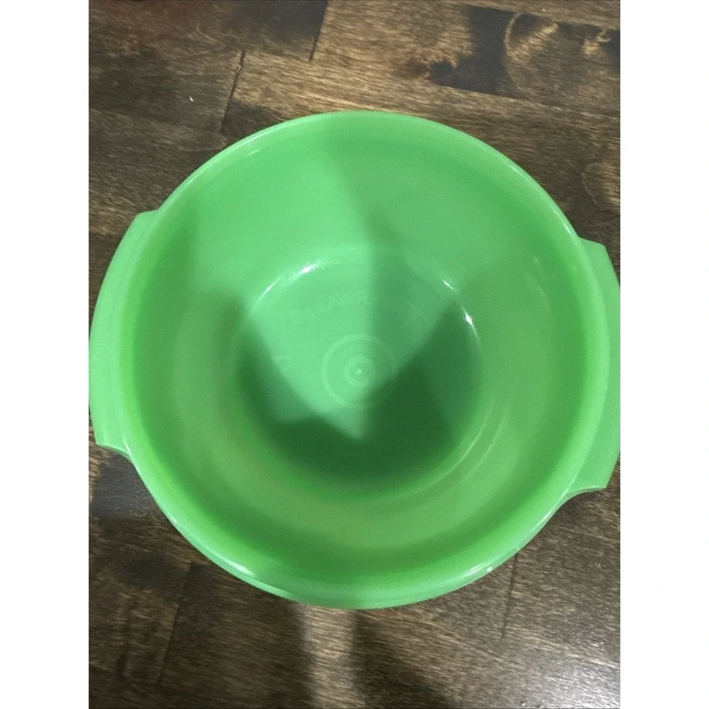 Tupperware Servalier Bowls Liquid Tight Seals Set of 2 New